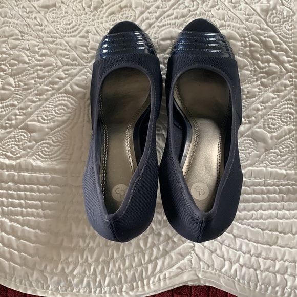 Worn only once. In amazing condition. - Picture 4 of 6